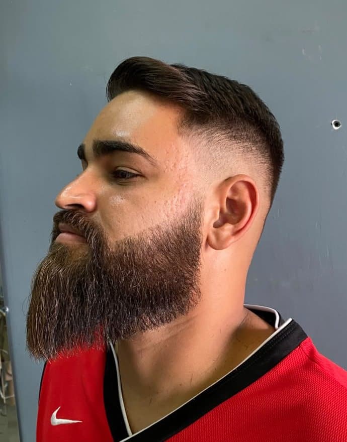 Barba feita na navalha na Barbearia Executive