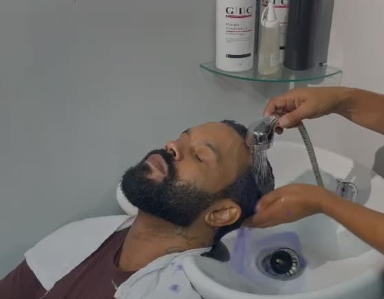 Lavatório: botox capilar na Barbearia Executive