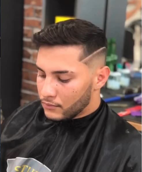 Freestyle: risco e desenho no corte, na Barbearia Executive